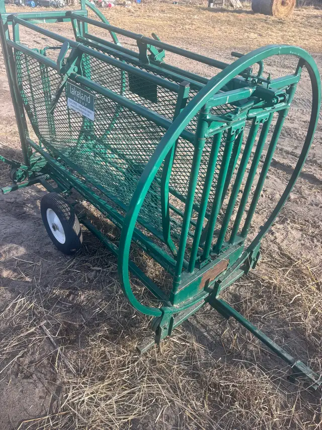 Waterer and trim chute - Photo 2