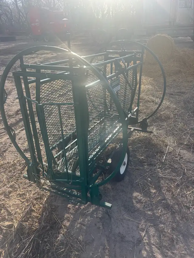 Waterer and trim chute - Photo 3