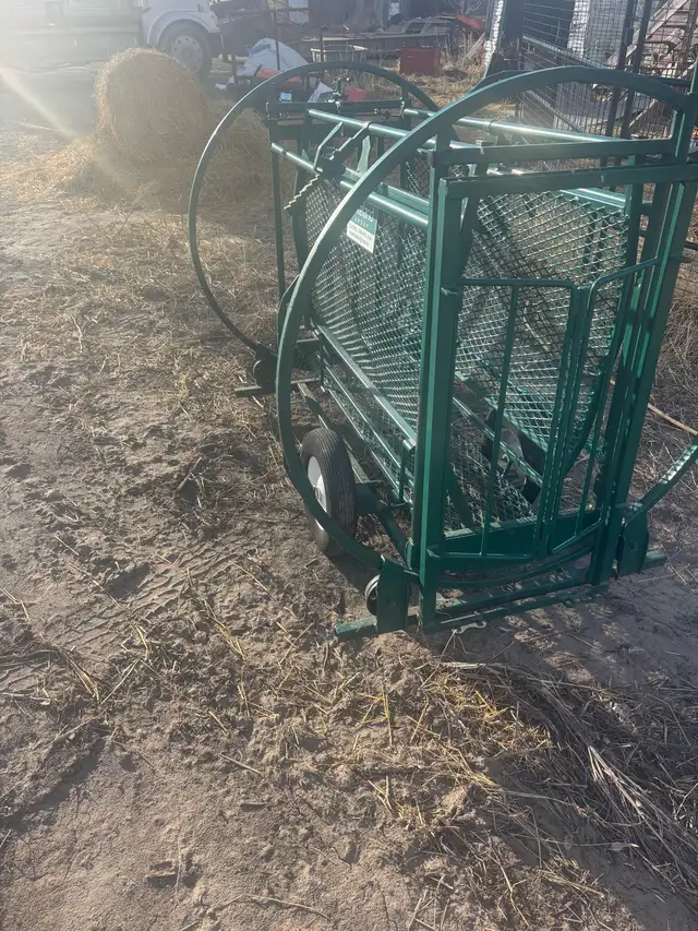 Waterer and trim chute - Photo 4