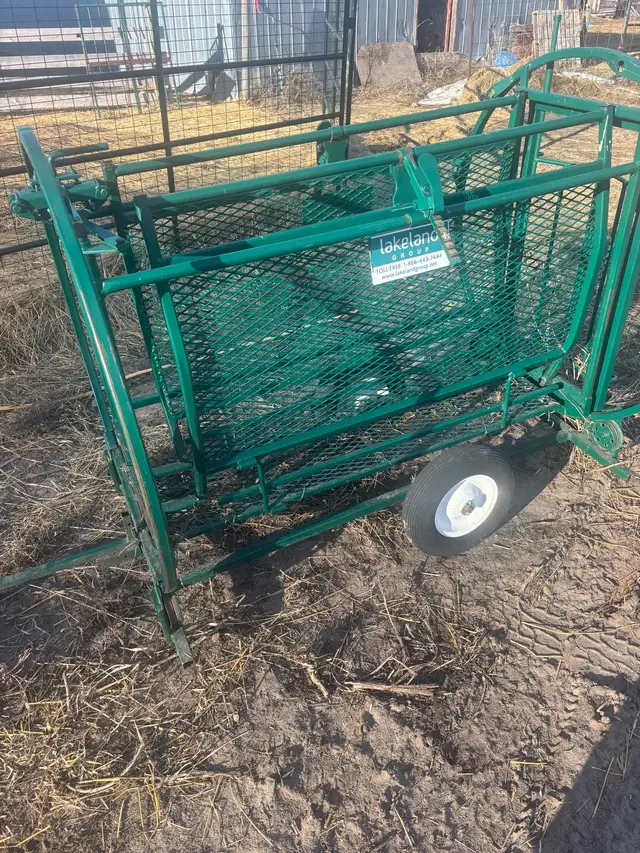 Waterer and trim chute - Photo 6