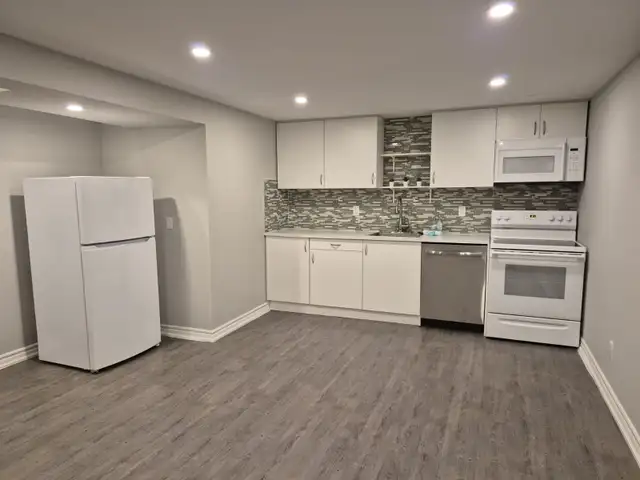 Luxury 1 Br Bsmt Apt Whites/Finch - Photo 2