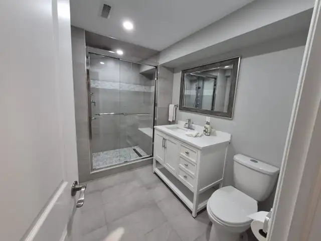 Luxury 1 Br Bsmt Apt Whites/Finch - Photo 3