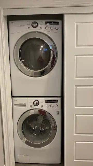 Luxury 1 Br Bsmt Apt Whites/Finch - Photo 10