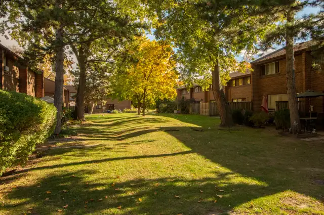 Silverstone Townhomes - Townhouse (3 bedroom) available at 282 S