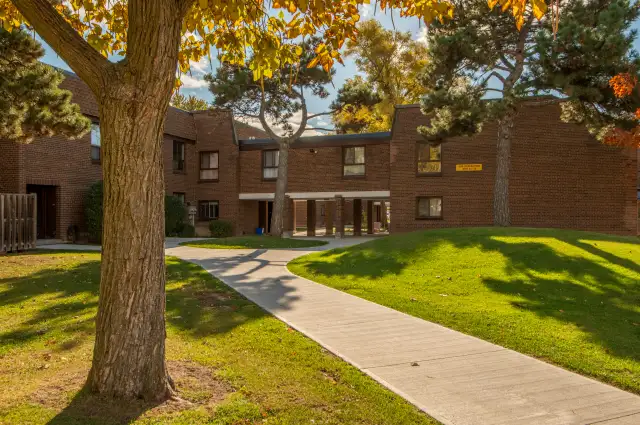 Silverstone Townhomes - Townhouse (3 bedroom) available at 282 S - Photo 8