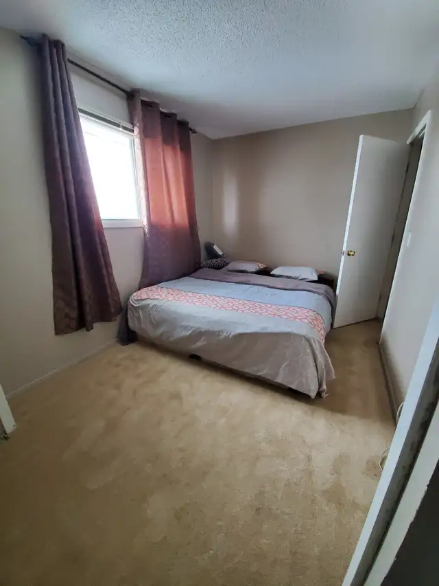 Bedroom for rent 3 min walk to Shawnessy C-Train - Photo 2