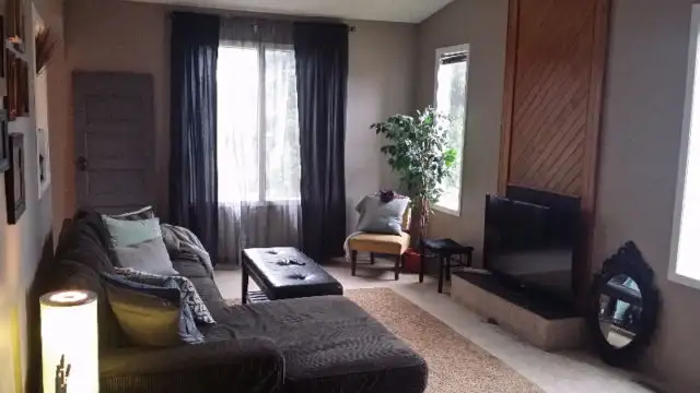 Bedroom for rent 3 min walk to Shawnessy C-Train - Photo 8