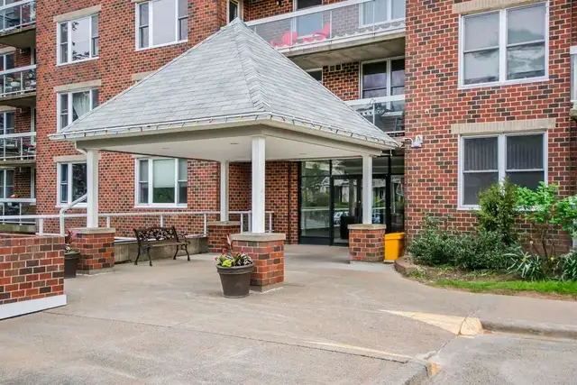 22-027 Bright corner condo in Regatta Point, Halifax - Photo 2