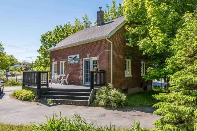 22-009 Nicely renovated Dartmouth home. Heat pump!