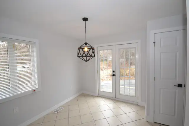 22-009 Nicely renovated Dartmouth home. Heat pump! - Photo 2