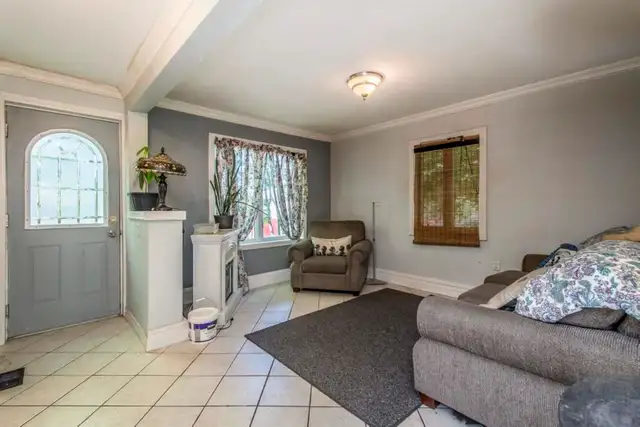 22-009 Nicely renovated Dartmouth home. Heat pump! - Photo 3