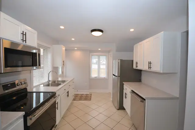 22-009 Nicely renovated Dartmouth home. Heat pump! - Photo 4