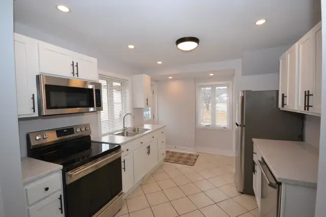 22-009 Nicely renovated Dartmouth home. Heat pump! - Photo 5