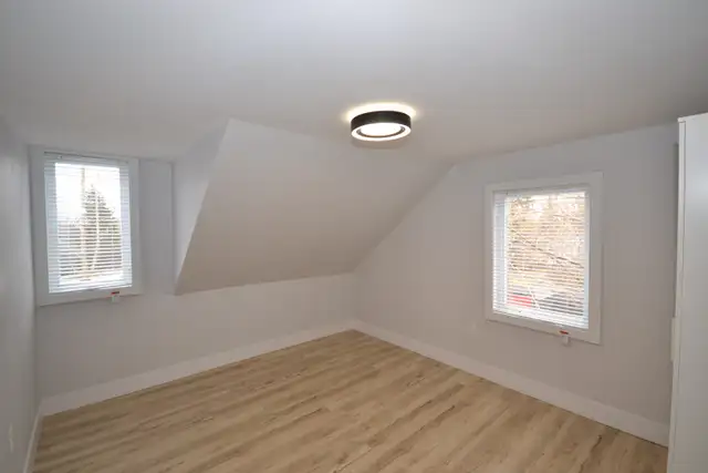 22-009 Nicely renovated Dartmouth home. Heat pump! - Photo 11