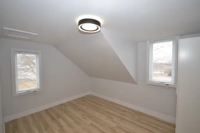 22-009 Nicely renovated Dartmouth home. Heat pump! - Photo 12