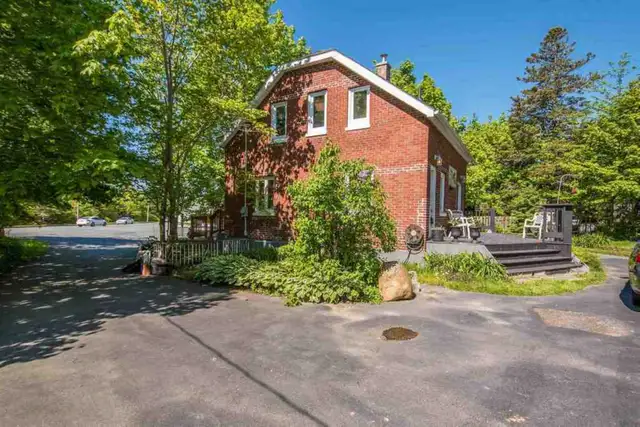 22-009 Nicely renovated Dartmouth home. Heat pump! - Photo 18