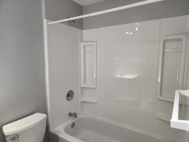 Bright, cozy 1 bdrm 1 bath, North end, walk to amenities - Photo 6