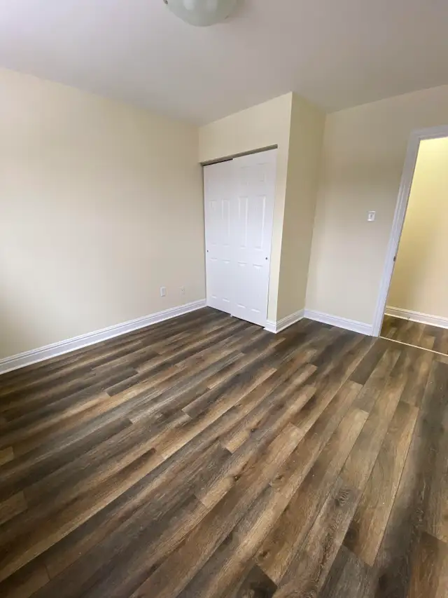 Spacious 2BRs - MacIntosh Pointe - Aug 1st - Heat/Wat/Pkg Incld - Photo 3