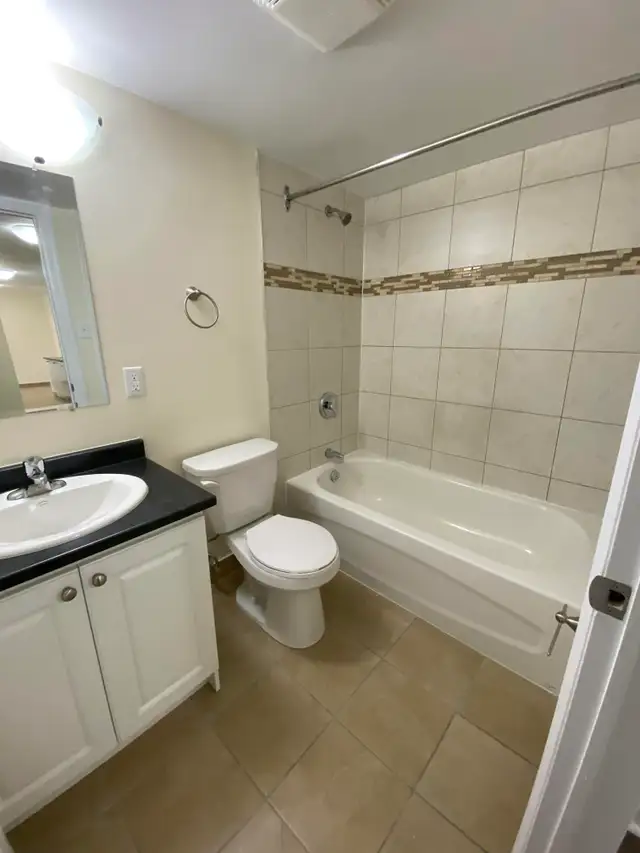 Spacious 2BRs - MacIntosh Pointe - Aug 1st - Heat/Wat/Pkg Incld - Photo 7