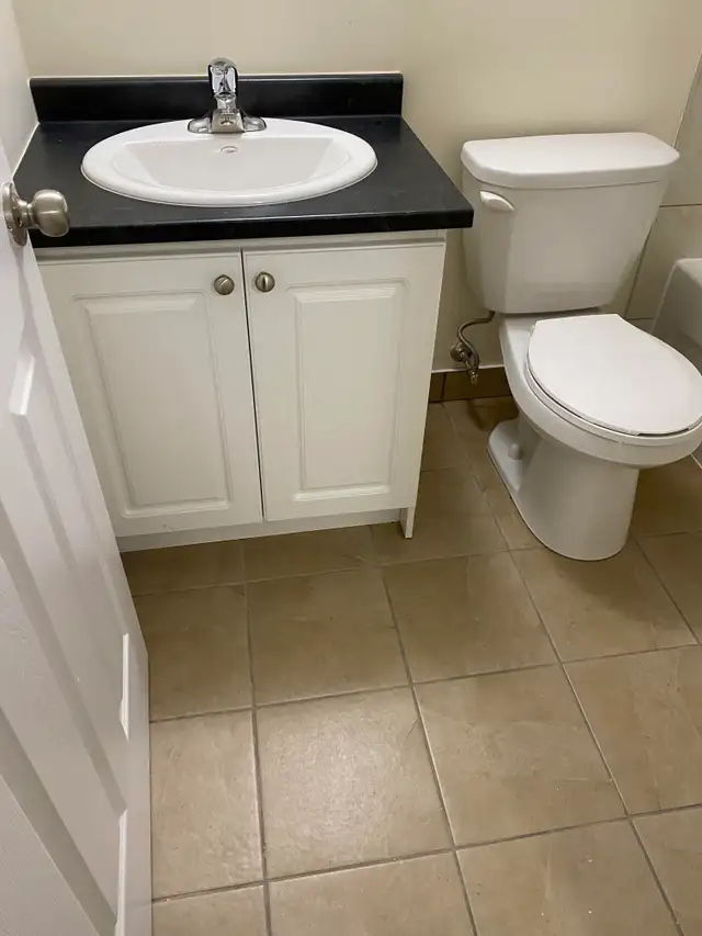 Spacious 2BRs - MacIntosh Pointe - Aug 1st - Heat/Wat/Pkg Incld - Photo 9