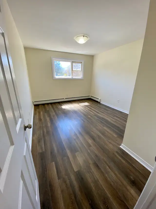 Spacious 2BRs - MacIntosh Pointe - Aug 1st - Heat/Wat/Pkg Incld - Photo 15