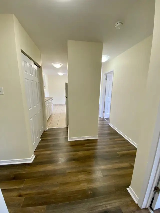 Spacious 2BRs - MacIntosh Pointe - Aug 1st - Heat/Wat/Pkg Incld - Photo 16