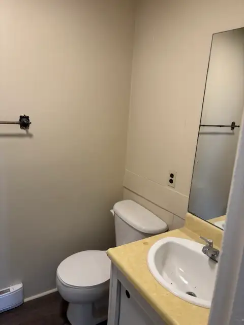 One Bedroom Apartment Available May 1st ALL inclusive - Photo 2