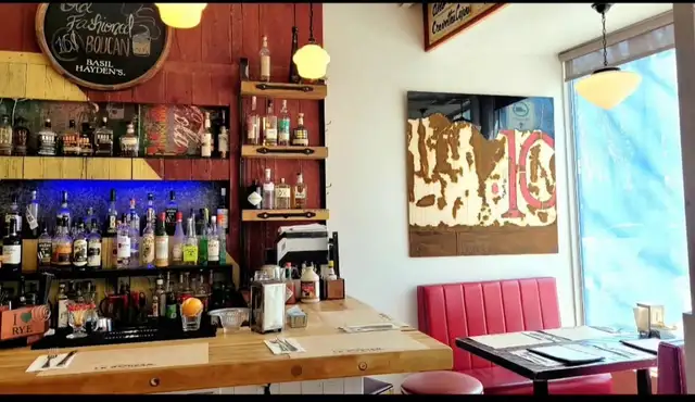 GRIFFINTOWN - Busgirl ou serveuse - Photo 3