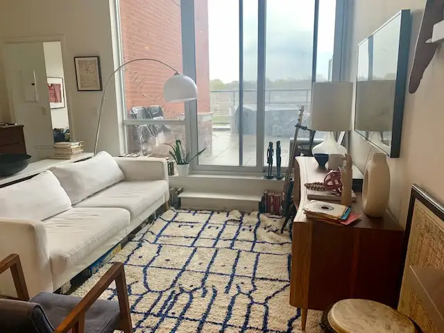 Large one plus den condo for rent Toronto - Photo 4