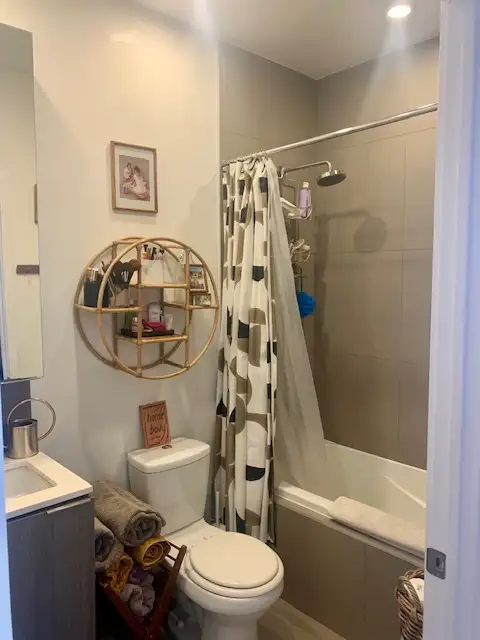 Large one plus den condo for rent Toronto - Photo 6