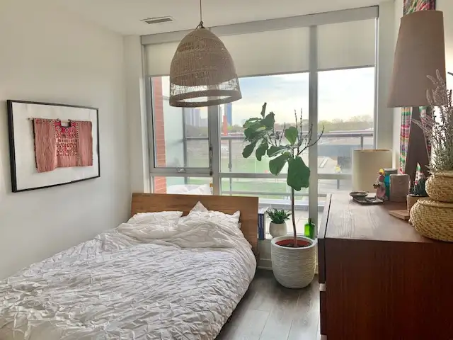 Large one plus den condo for rent Toronto - Photo 10