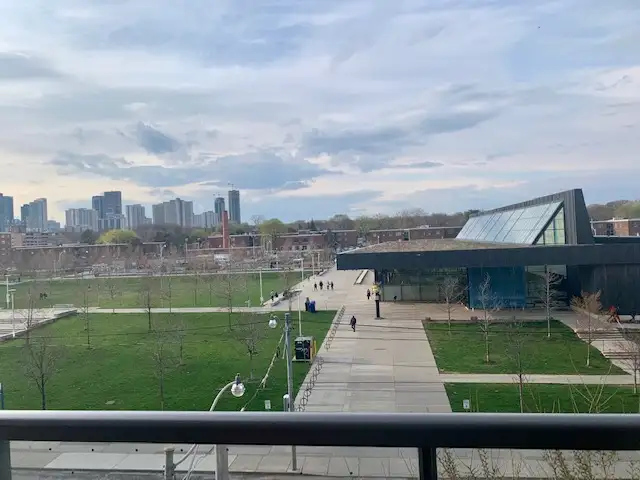 Large one plus den condo for rent Toronto - Photo 12