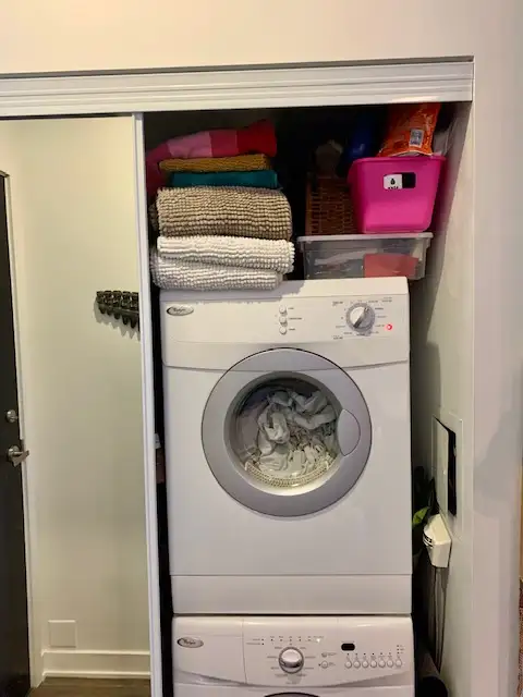 Large one plus den condo for rent Toronto - Photo 14