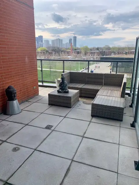 Large one plus den condo for rent Toronto - Photo 15