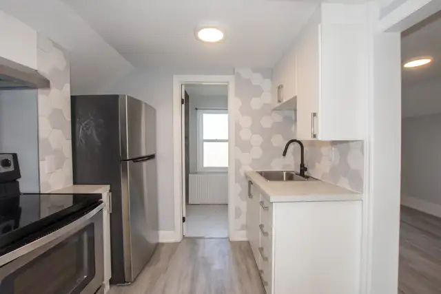 20 Patsy Ave, Welland - All Inclusive 2 Bedroom Upper Unit - Photo 2