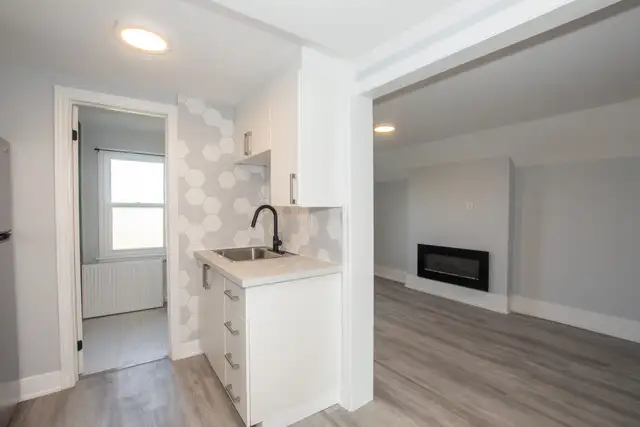 20 Patsy Ave, Welland - All Inclusive 2 Bedroom Upper Unit - Photo 5