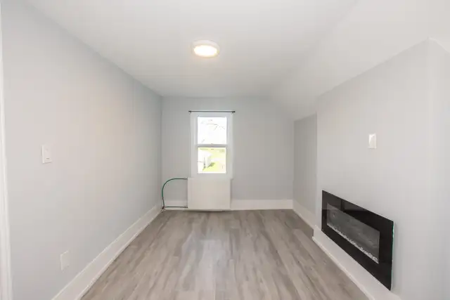 20 Patsy Ave, Welland - All Inclusive 2 Bedroom Upper Unit - Photo 7