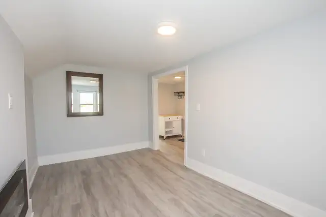 20 Patsy Ave, Welland - All Inclusive 2 Bedroom Upper Unit - Photo 9