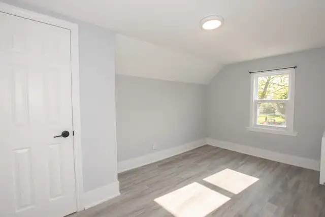 20 Patsy Ave, Welland - All Inclusive 2 Bedroom Upper Unit - Photo 10