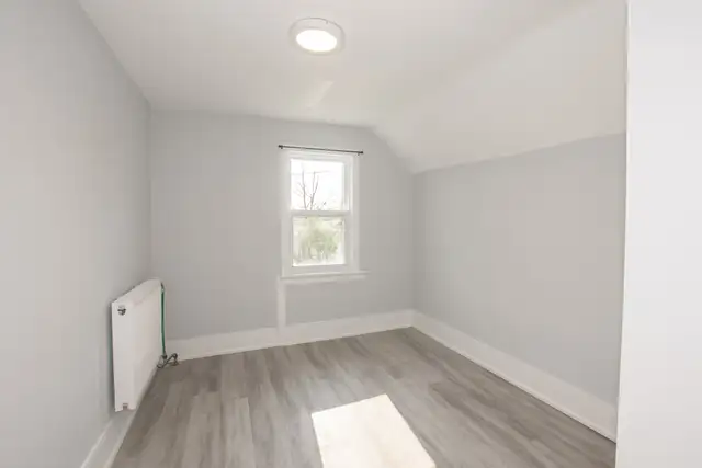 20 Patsy Ave, Welland - All Inclusive 2 Bedroom Upper Unit - Photo 11