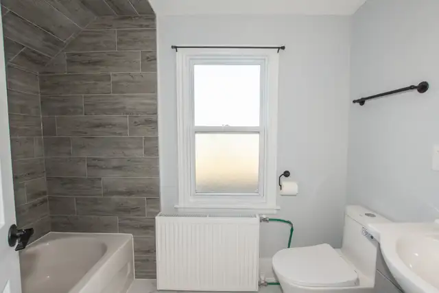 20 Patsy Ave, Welland - All Inclusive 2 Bedroom Upper Unit - Photo 12