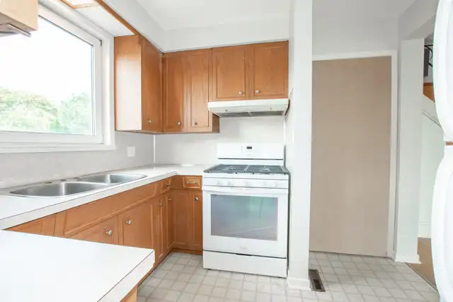 11 Black Knight Rd, St. Catharines - All Inclusive 3 Bed Main - Photo 10