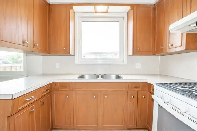 11 Black Knight Rd, St. Catharines - All Inclusive 3 Bed Main - Photo 12