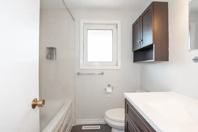 11 Black Knight Rd, St. Catharines - All Inclusive 3 Bed Main - Photo 17