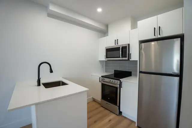 1 MOIS GRATUIT ! Studios rénovés - Occ. Immédiate - HOMA - Photo 2