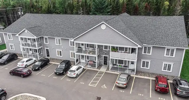 202-52 Brown Blvd, 2Bed/1Bath Northside w/Balcony, Avail Sept 1