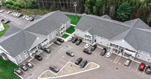 202-52 Brown Blvd, 2Bed/1Bath Northside w/Balcony, Avail Sept 1 - Photo 2