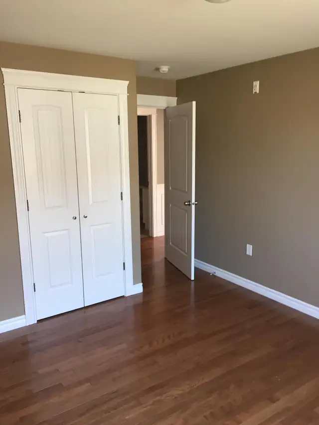 202-52 Brown Blvd, 2Bed/1Bath Northside w/Balcony, Avail Sept 1 - Photo 7