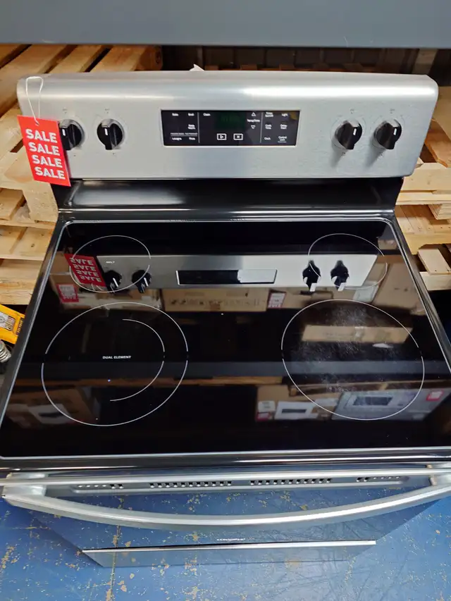 Whirlpool '30' Stainless Steel Freestanding Electric Range - Photo 4