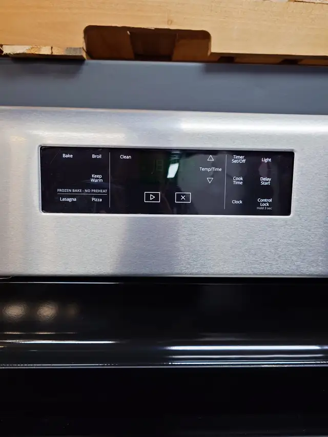 Whirlpool '30' Stainless Steel Freestanding Electric Range - Photo 5